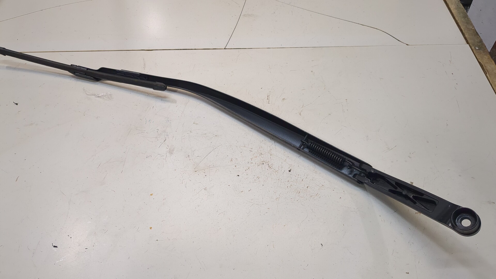 Поводок стеклоочистителя передний правый