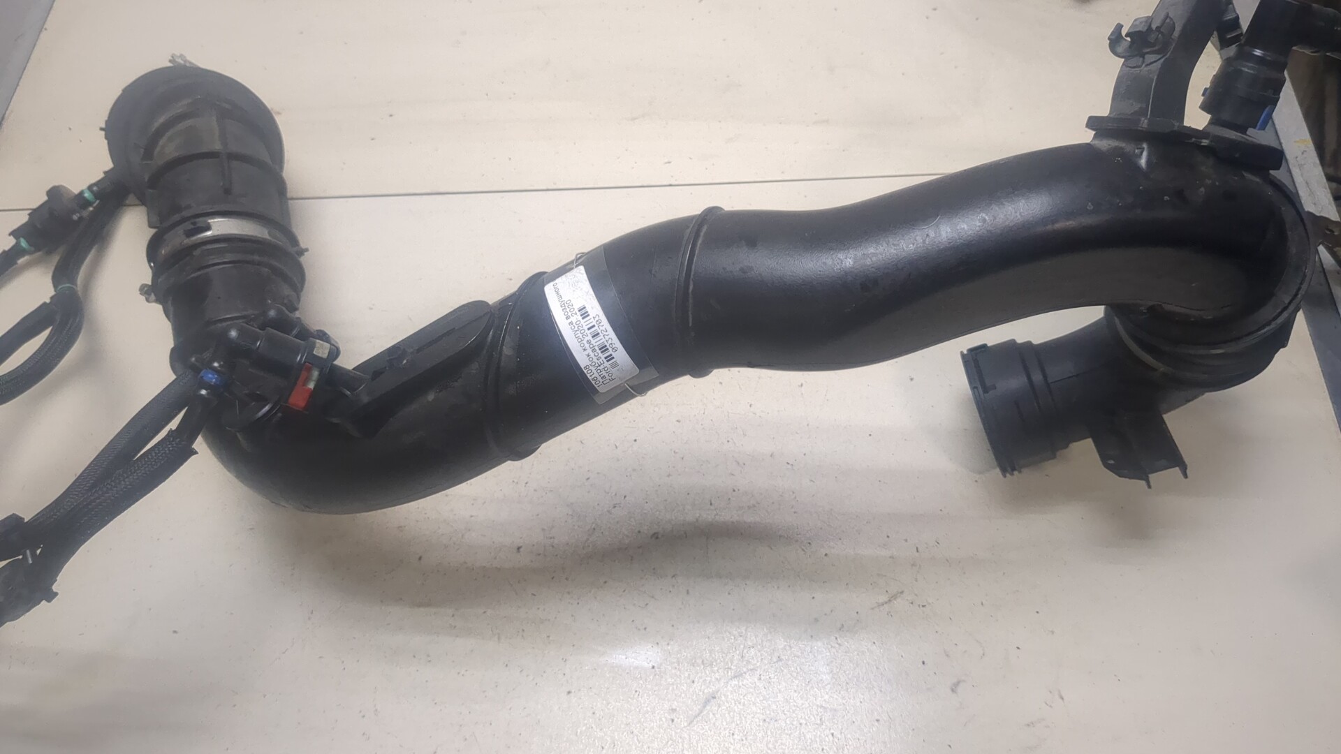 Патрубок воздушного фильтра