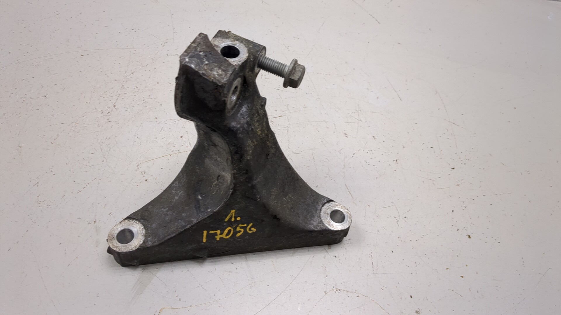 Кронштейн двигателя