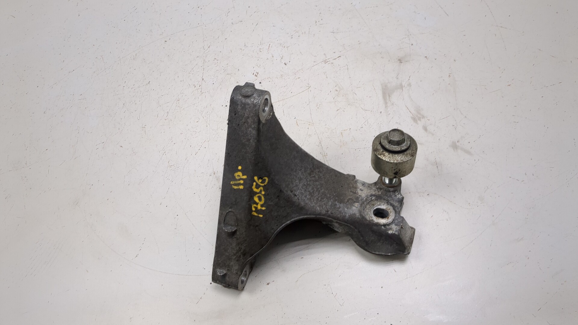 Кронштейн двигателя