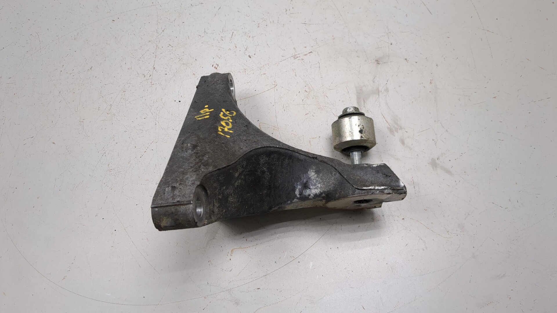 Кронштейн двигателя