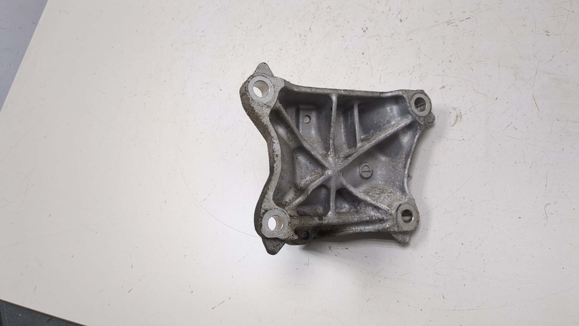 Кронштейн (п.з.к.)