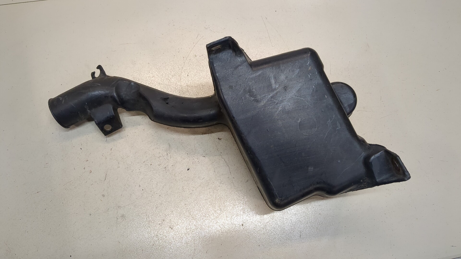 Бачок омывателя лобового стекла