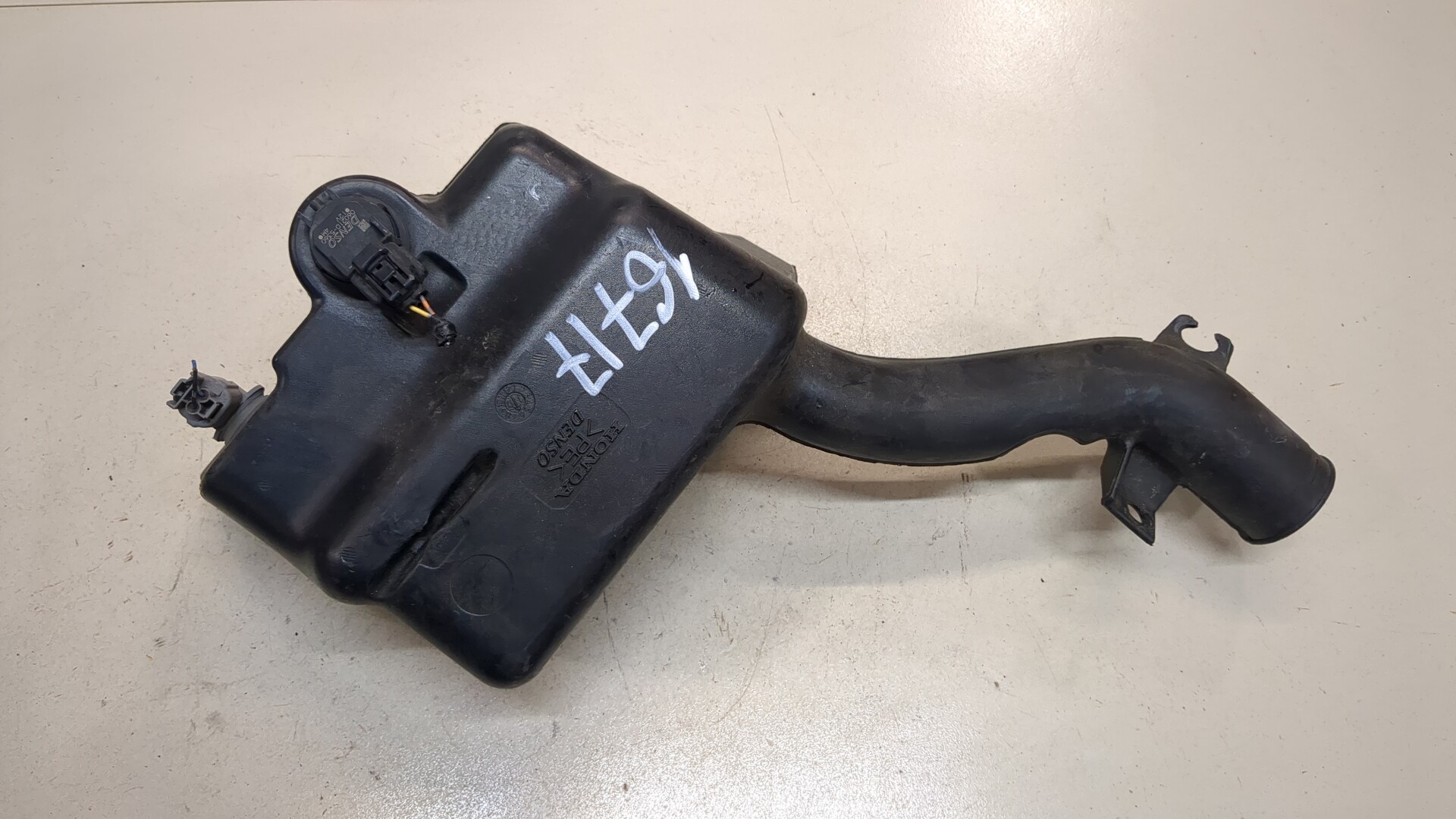 Бачок омывателя лобового стекла