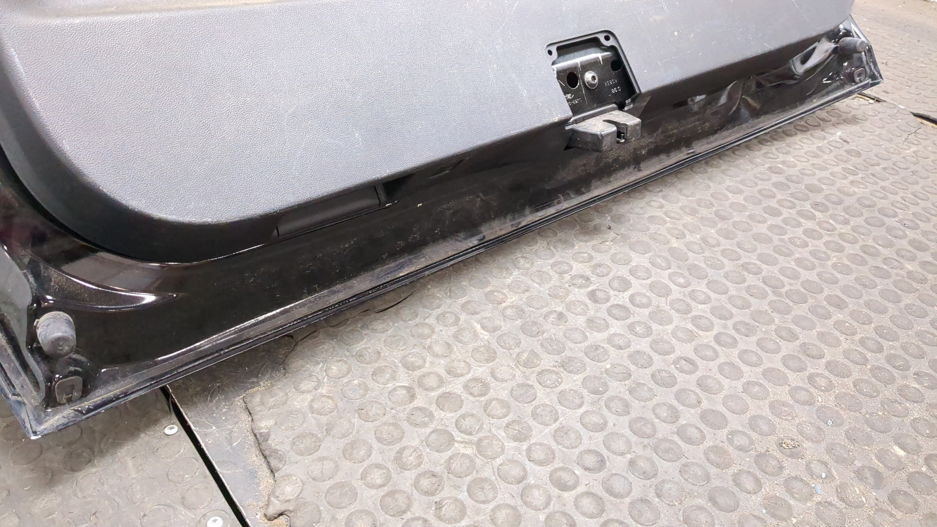 Дверь багажника