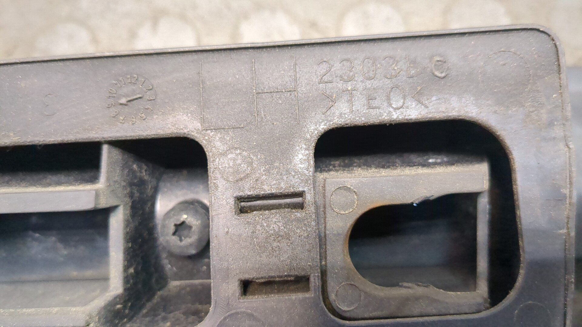 Рейлинг (релинг) левый (планка на крышу)