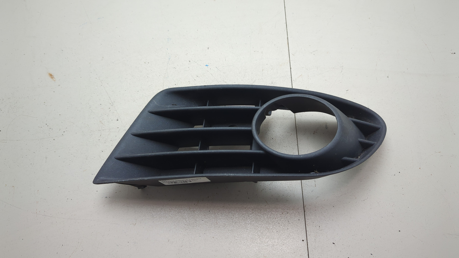 Решетка в бампер правая