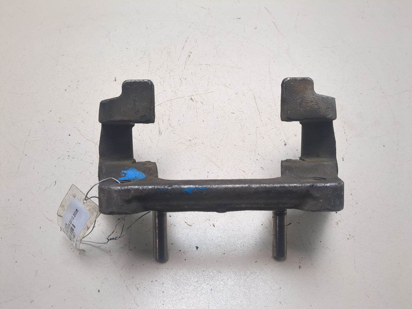 Скоба суппорта переднего правого