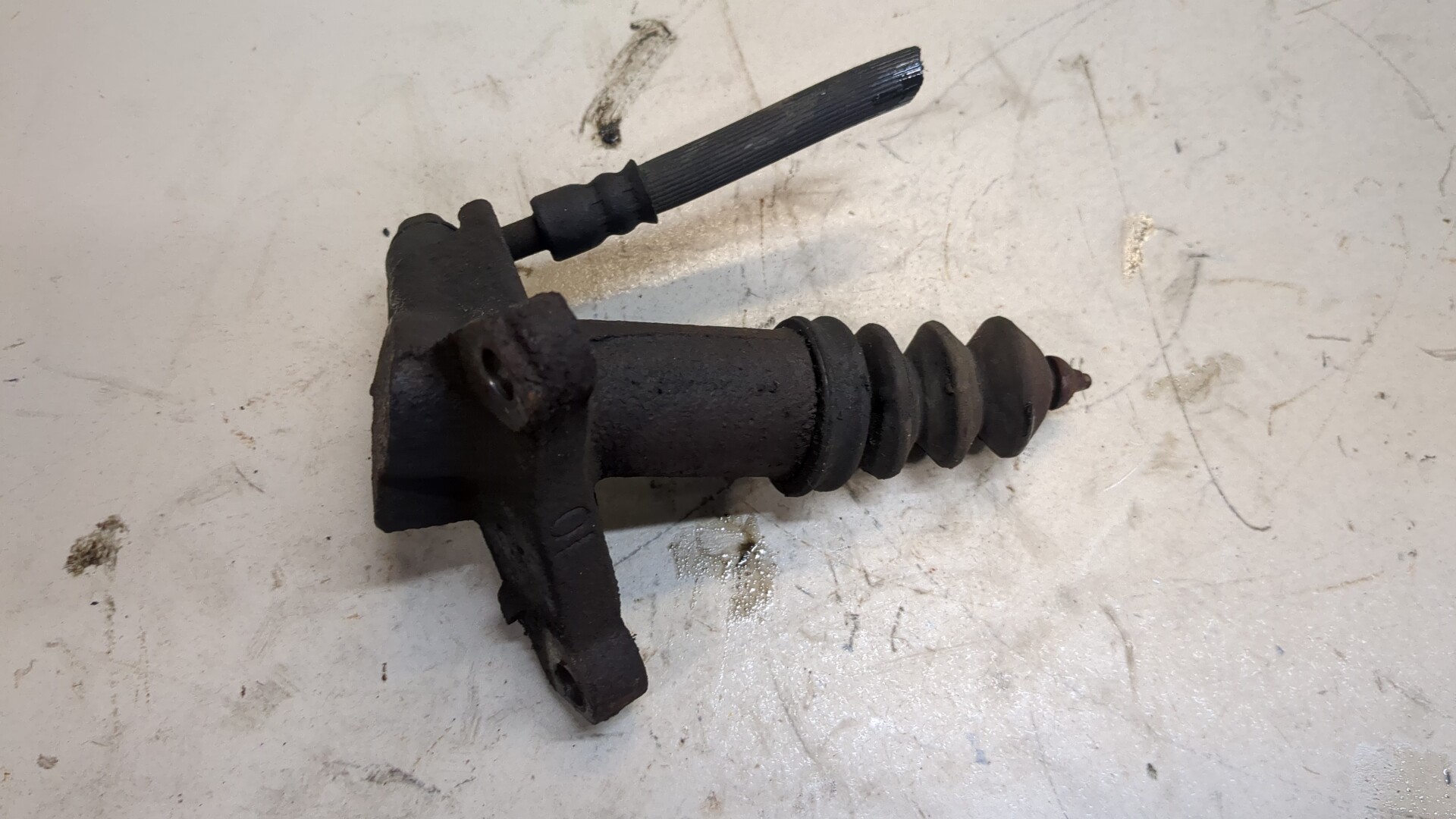 Цилиндр сцепления рабочий