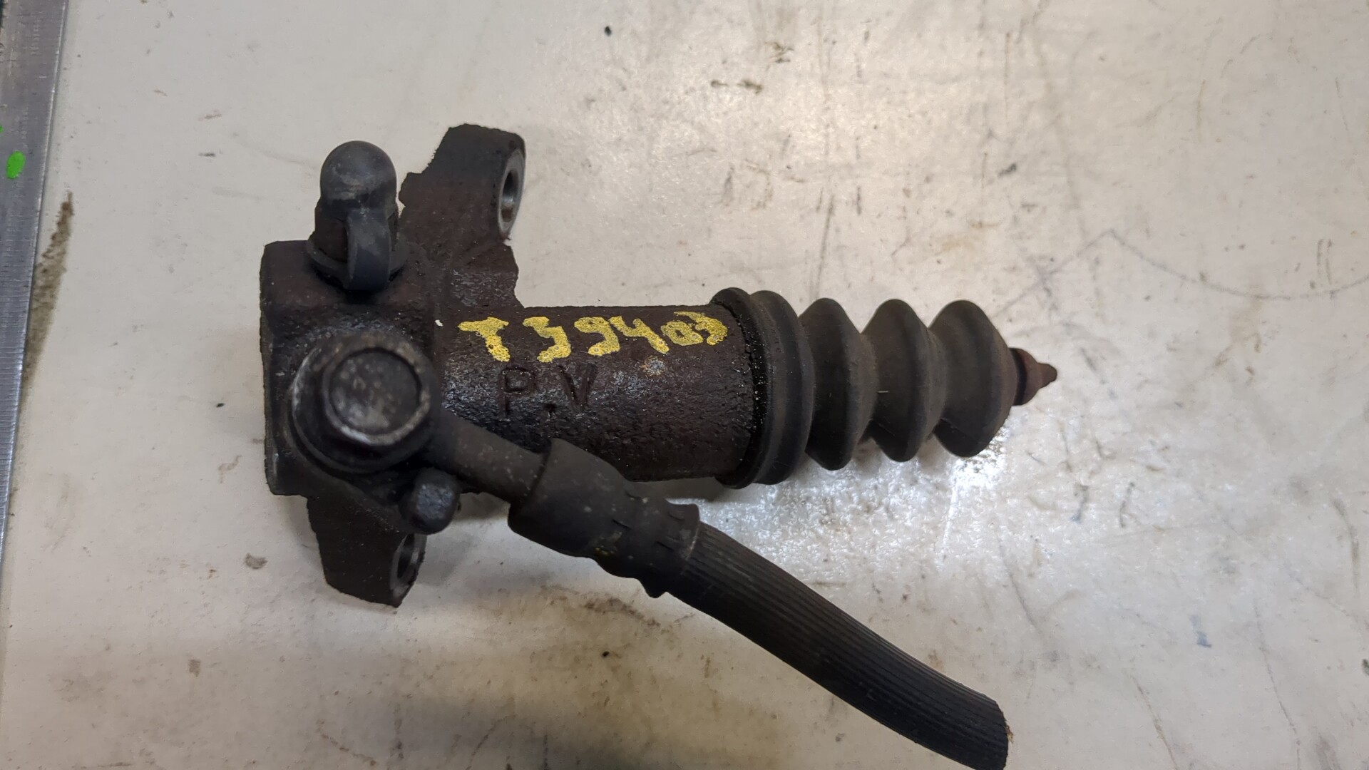 Цилиндр сцепления рабочий