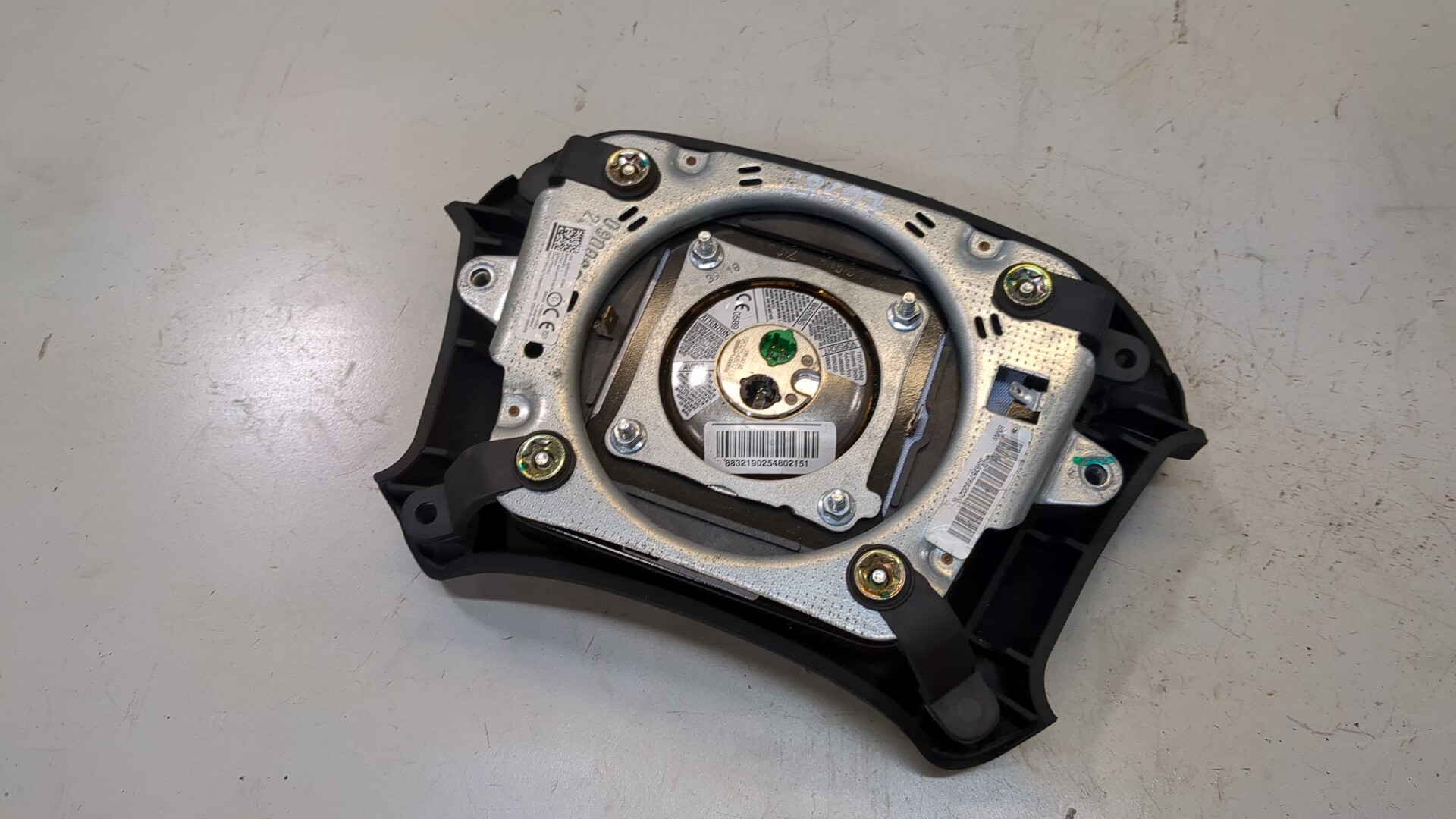 Подушка безопасности в рулевое колесо