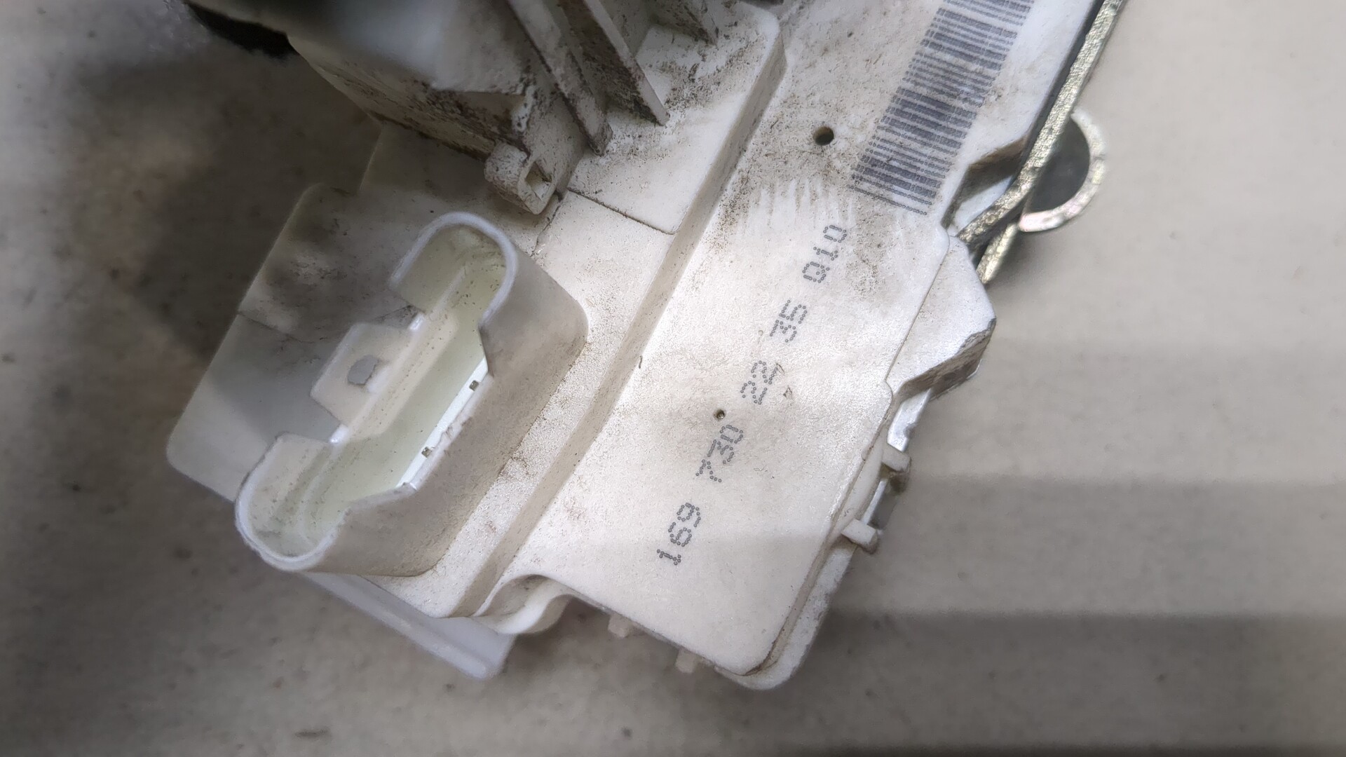 Замок двери задней правой