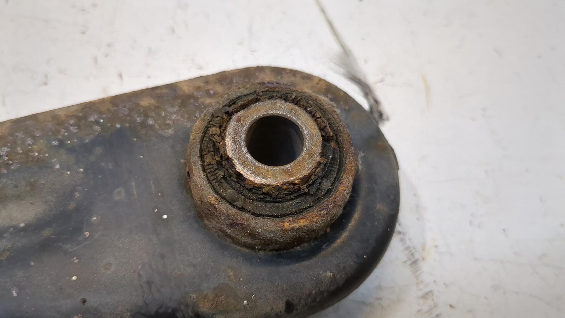 Рычаг задний