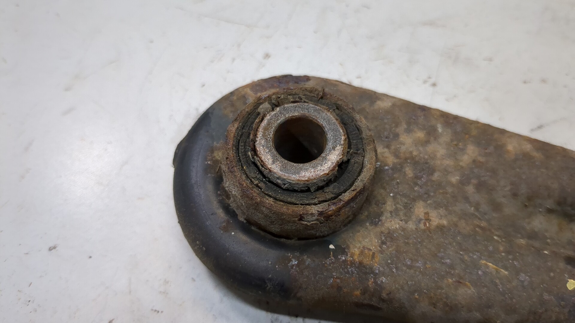 Рычаг задний