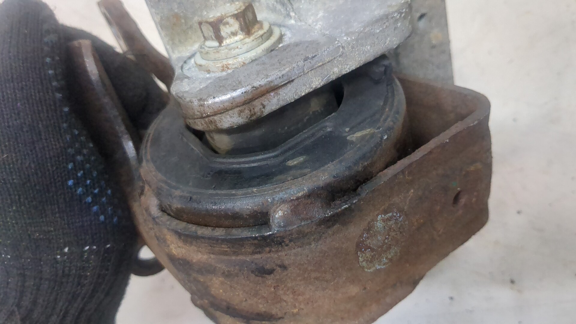 Опора двигателя