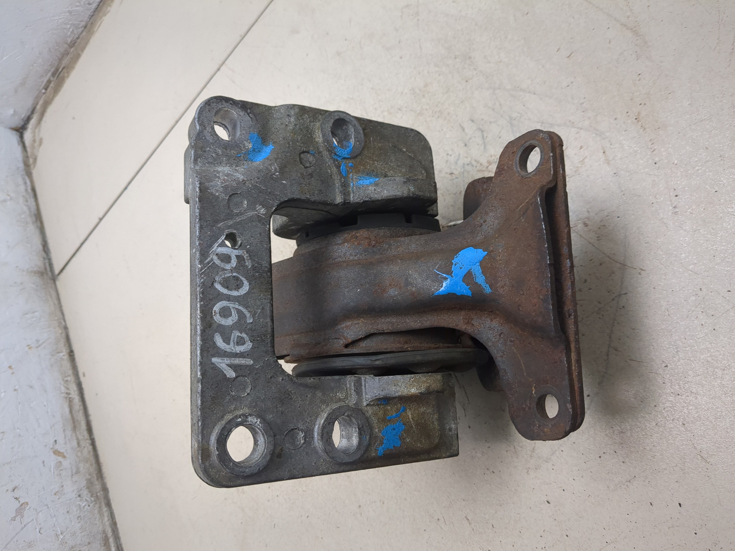 Опора двигателя