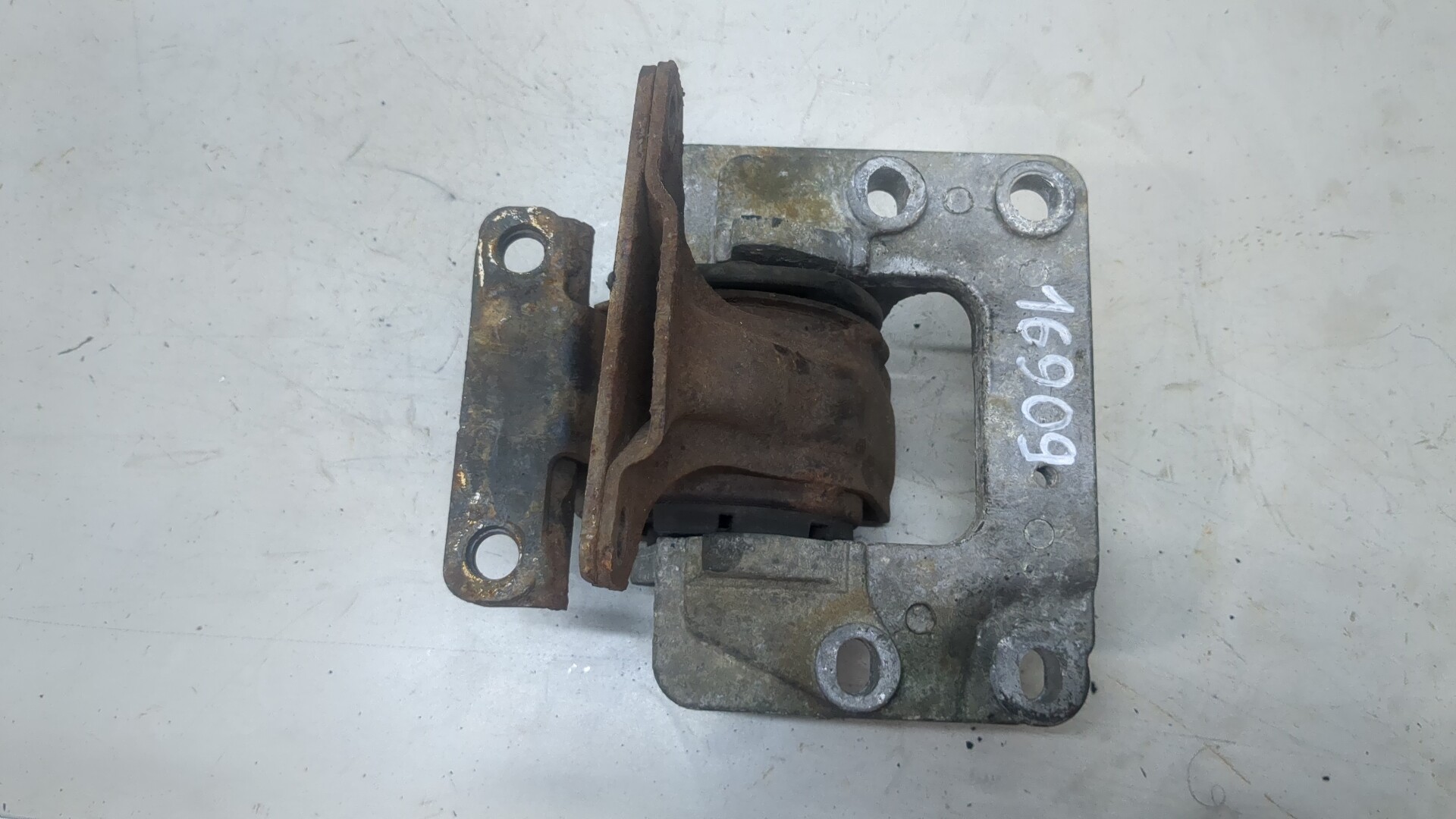 Опора двигателя