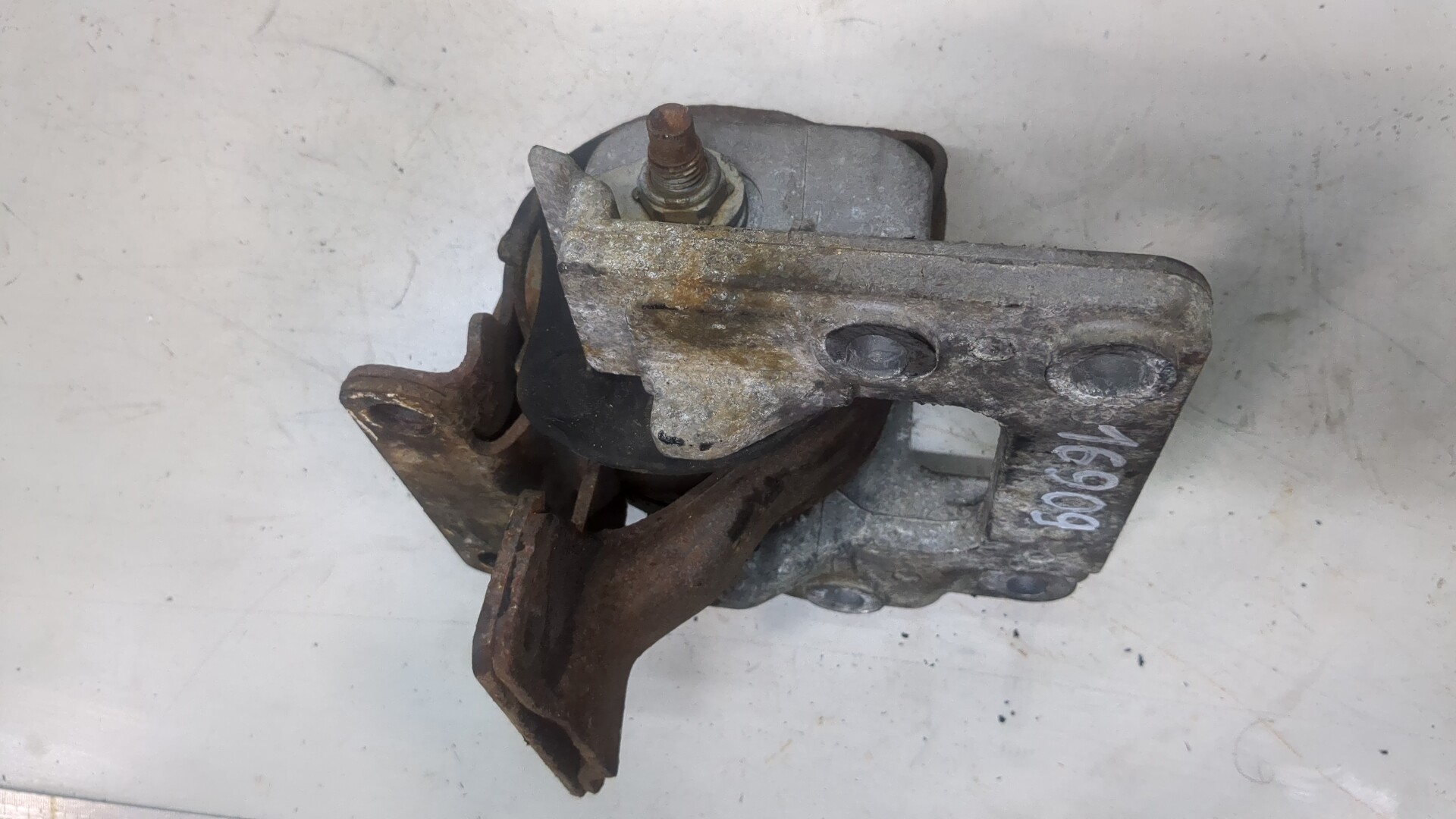 Опора двигателя