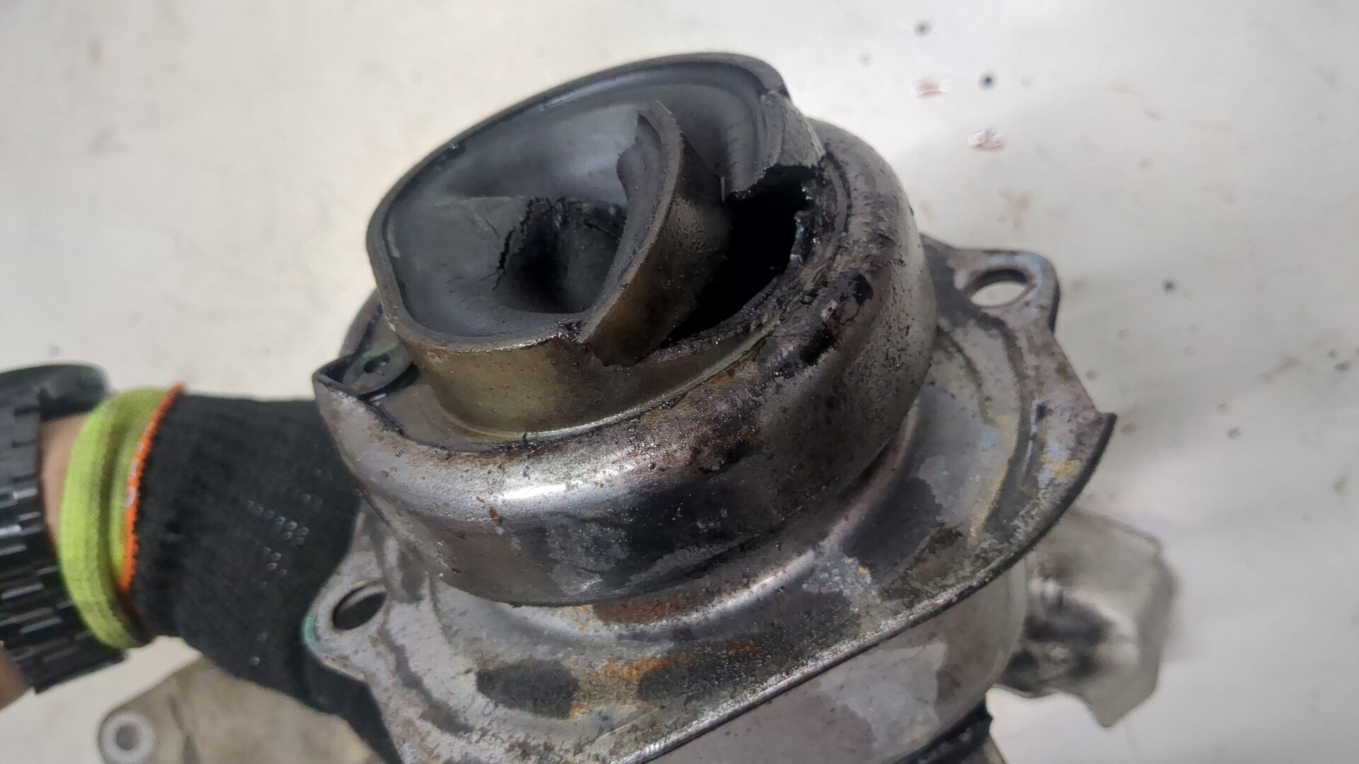 Опора двигателя