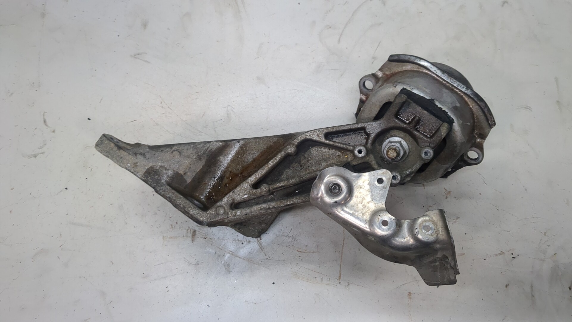 Опора двигателя