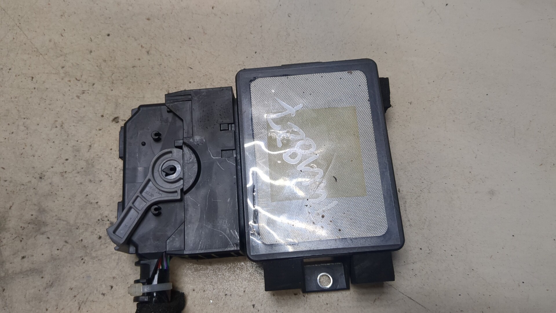 Блок управления парковочным тормозом