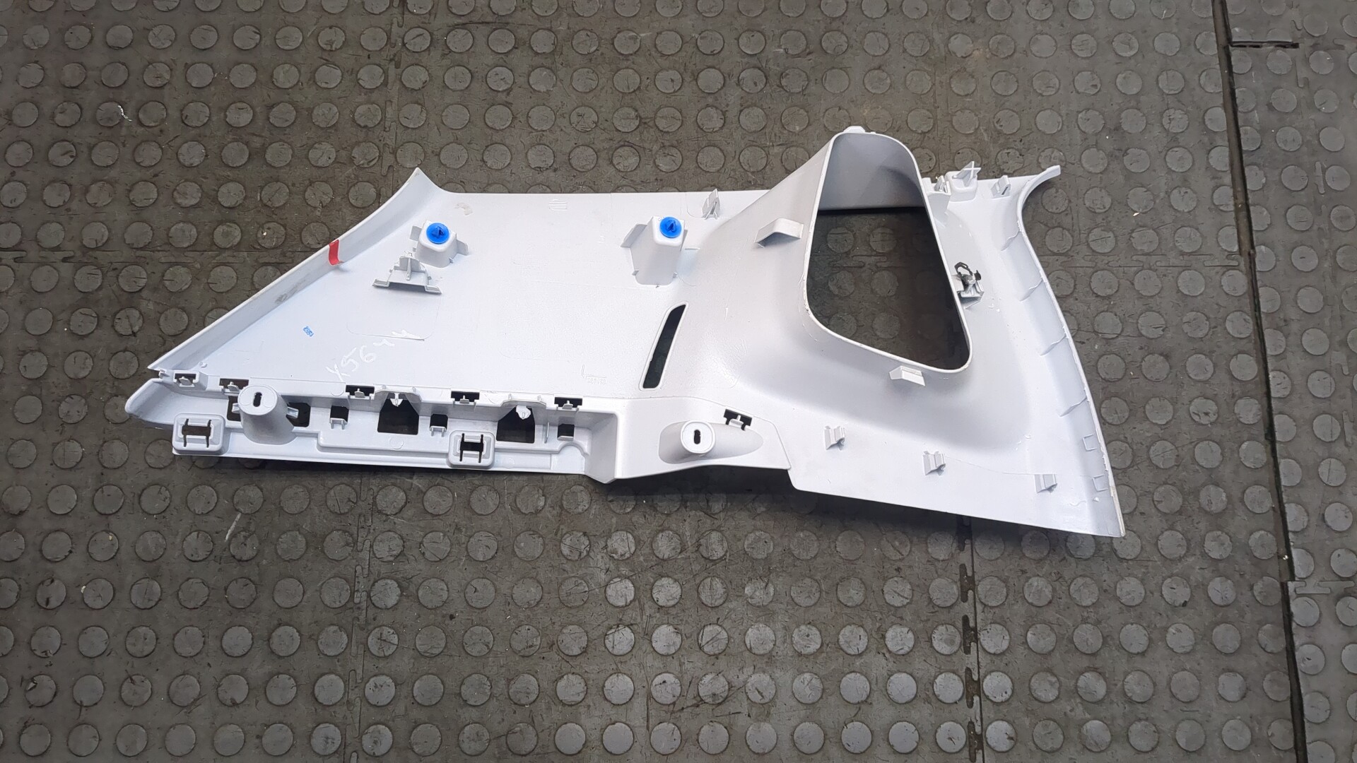 Обшивка багажника