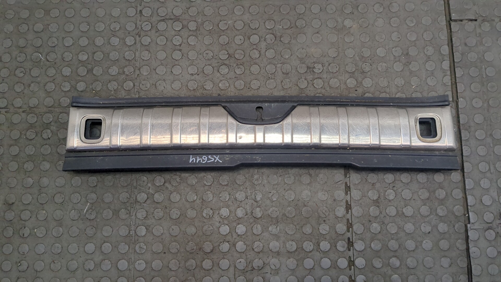 Обшивка багажника