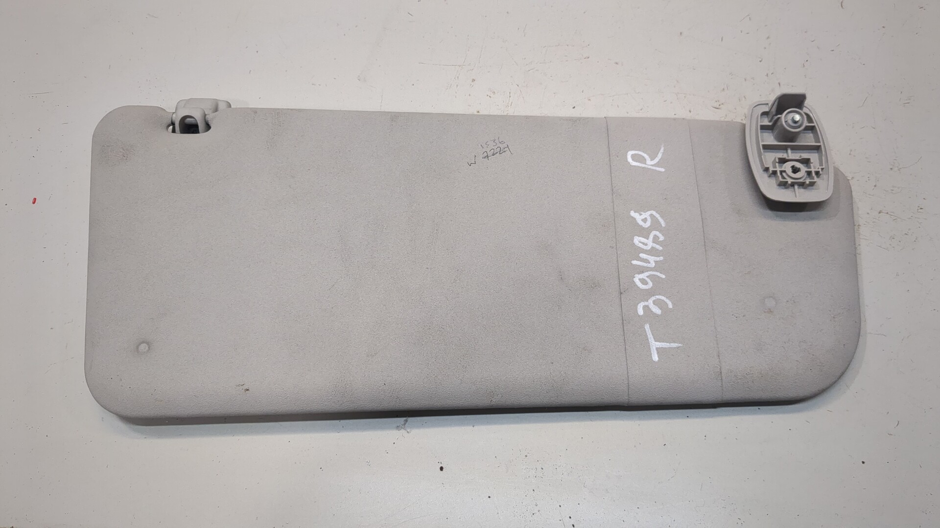 Козырек солнцезащитный