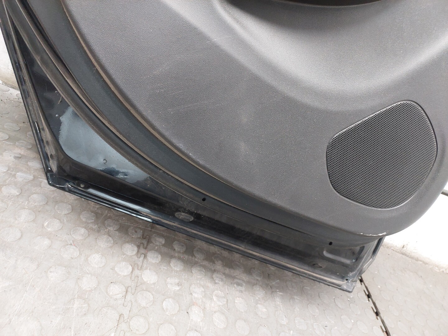 Дверь задняя левая