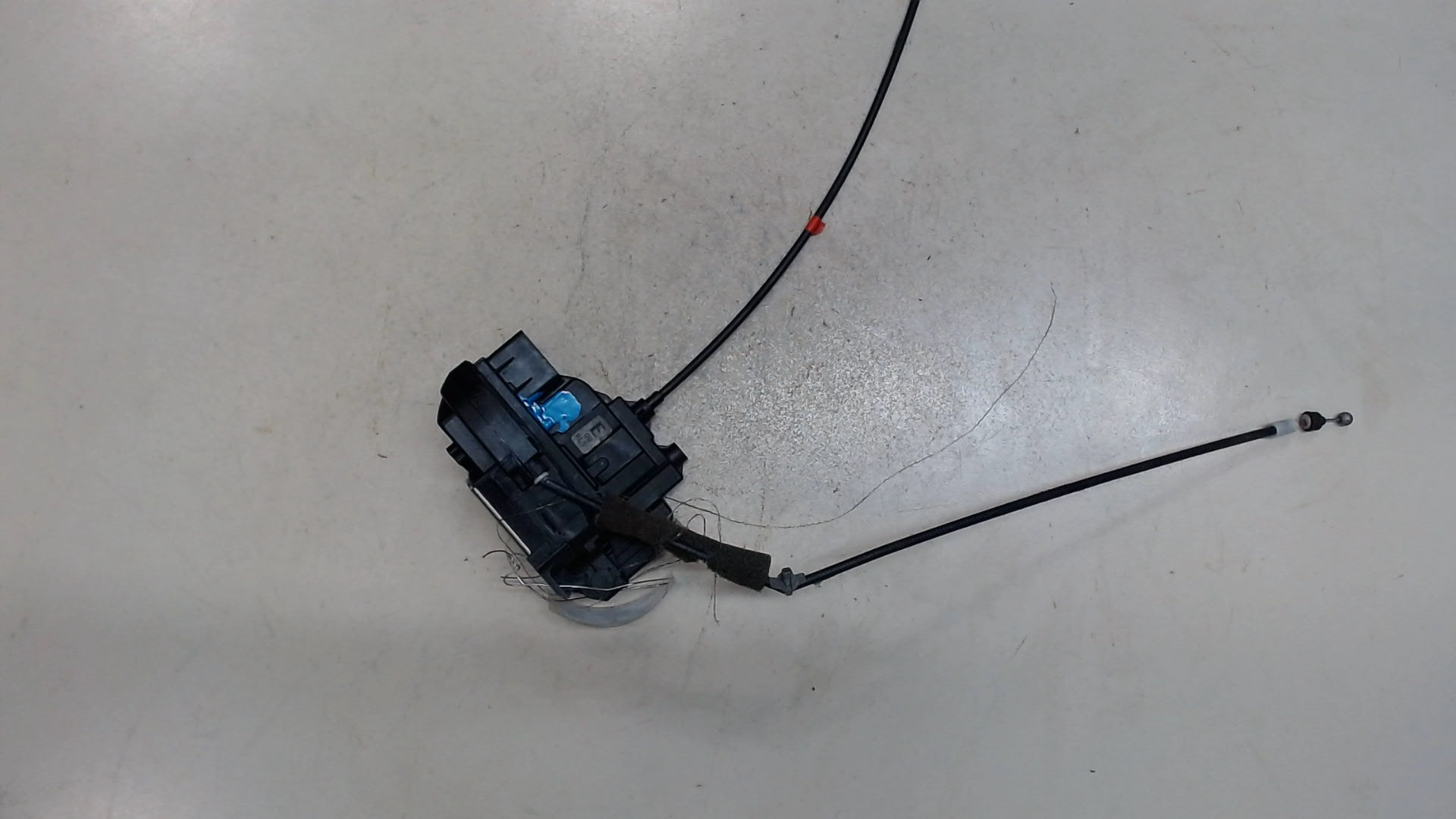 Замок двери задней левой