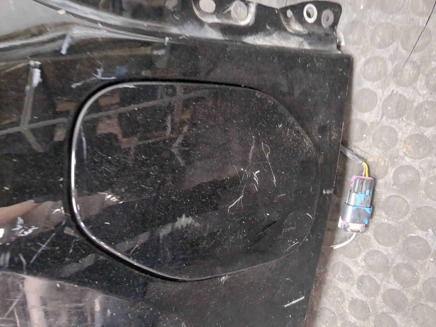 Крыло переднее левое