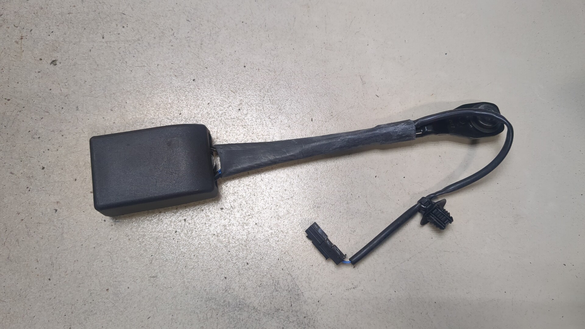 Ответная часть ремня безопасности