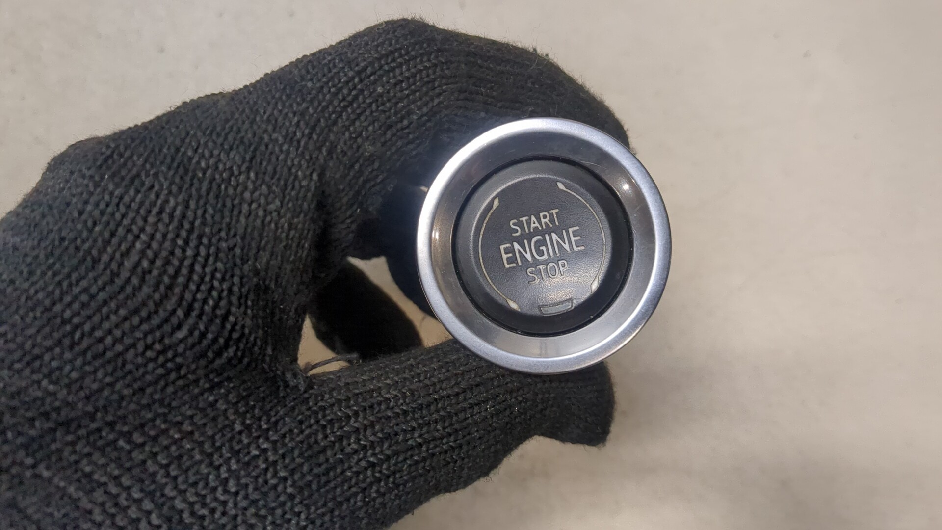 Кнопка запуска двигателя