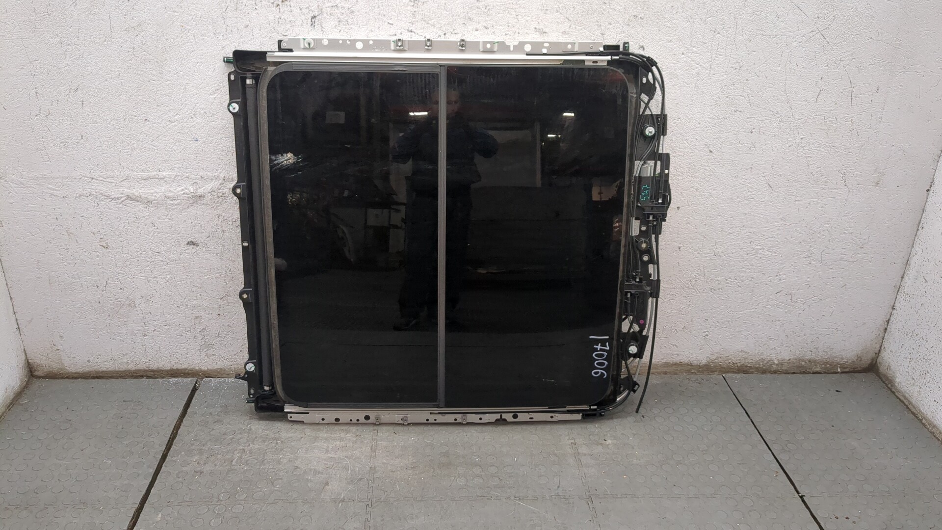 Люк в сборе электрический