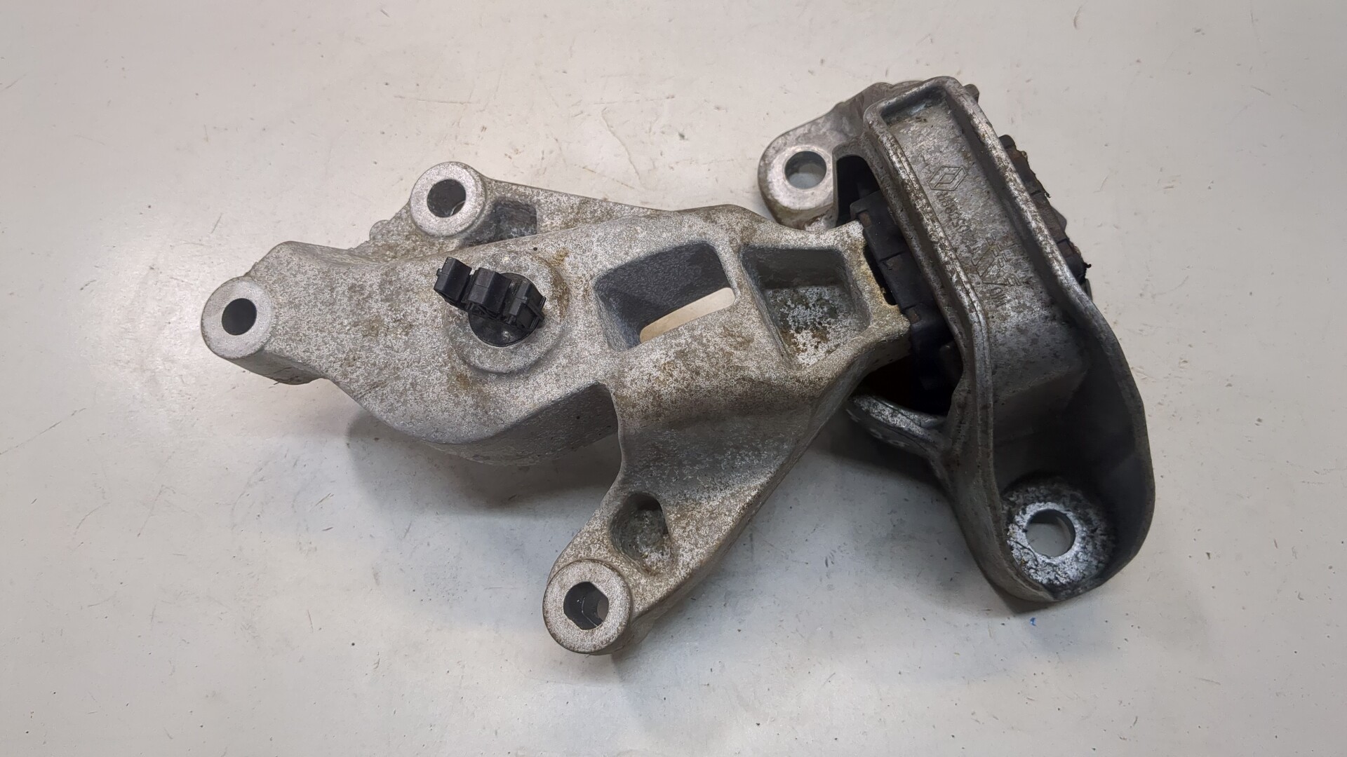 Опора двигателя