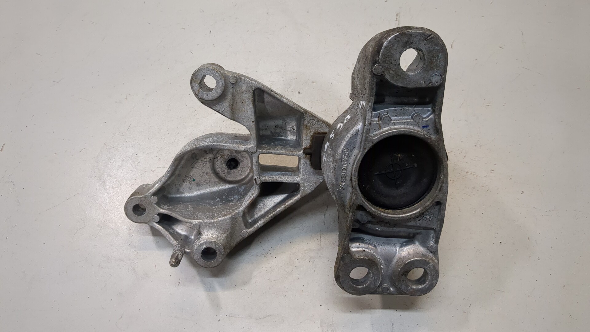 Опора двигателя