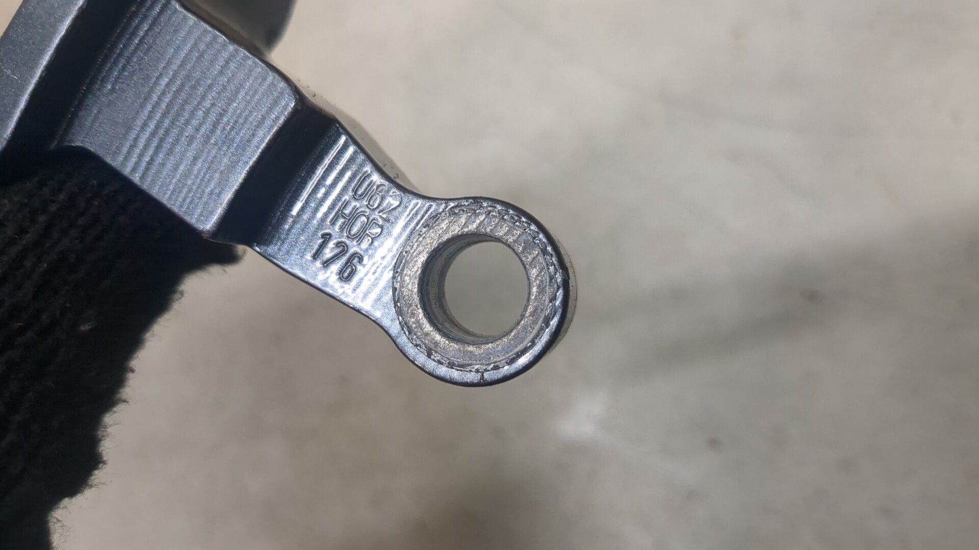 Петля двери