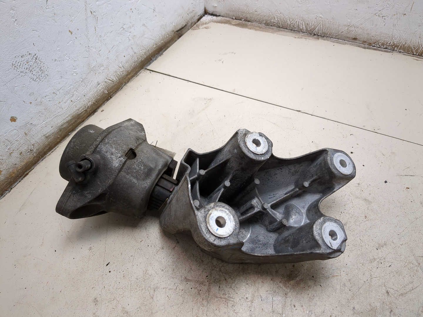 Опора двигателя