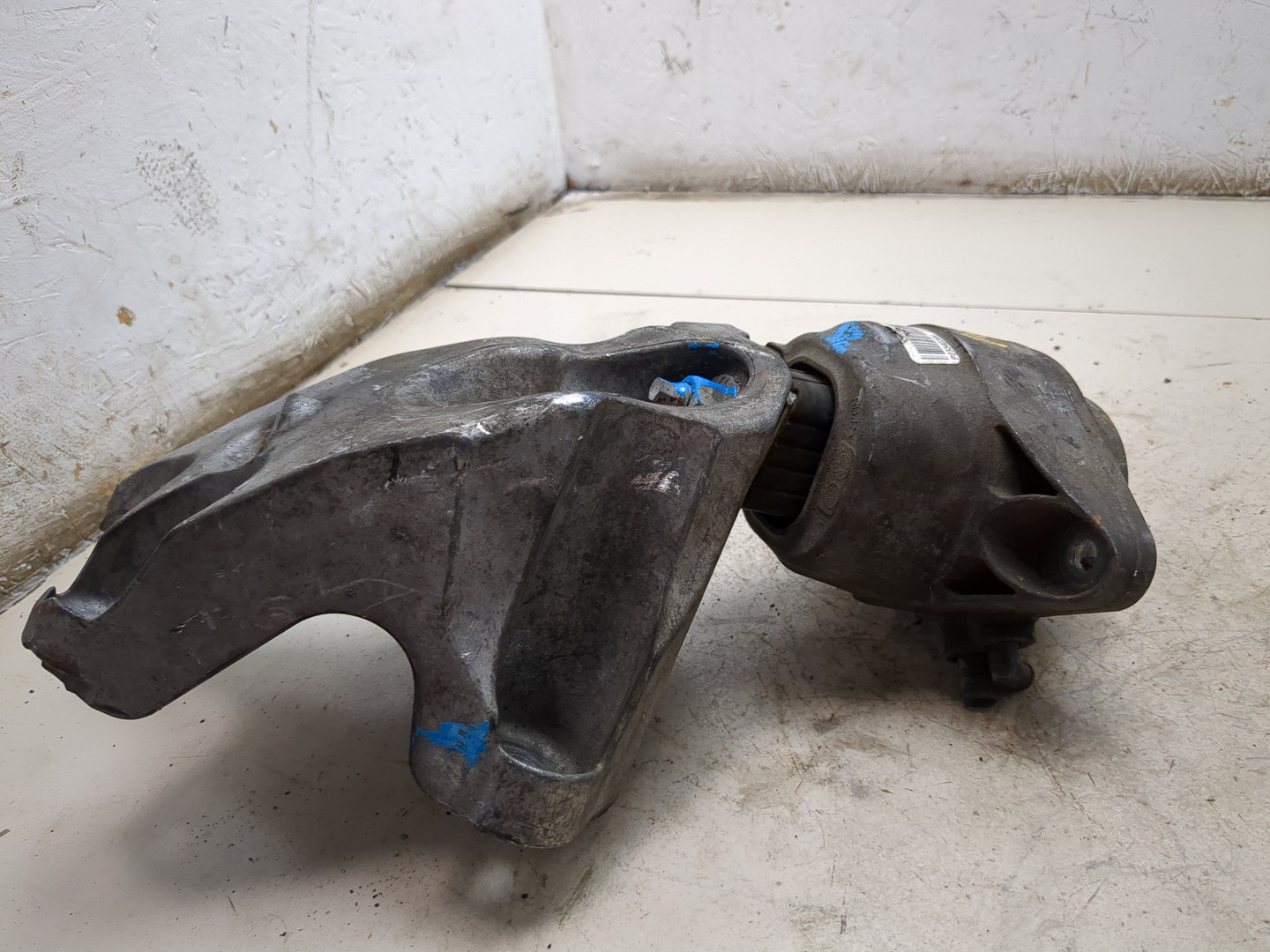 Опора двигателя