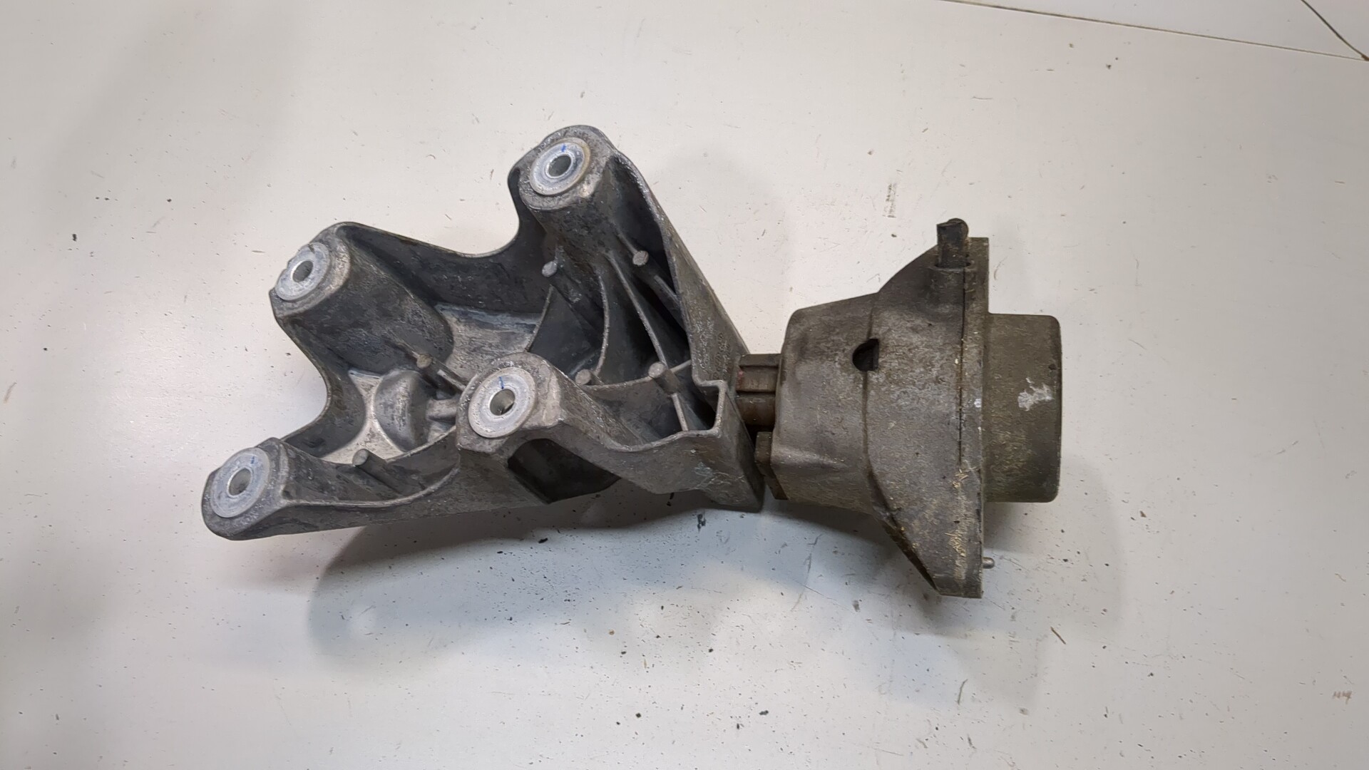 Опора двигателя