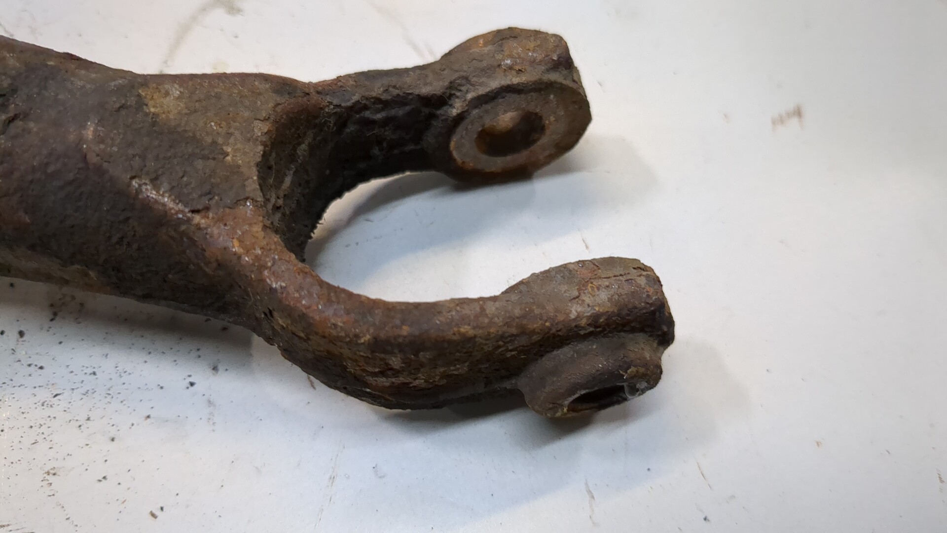 Рычаг задний левый