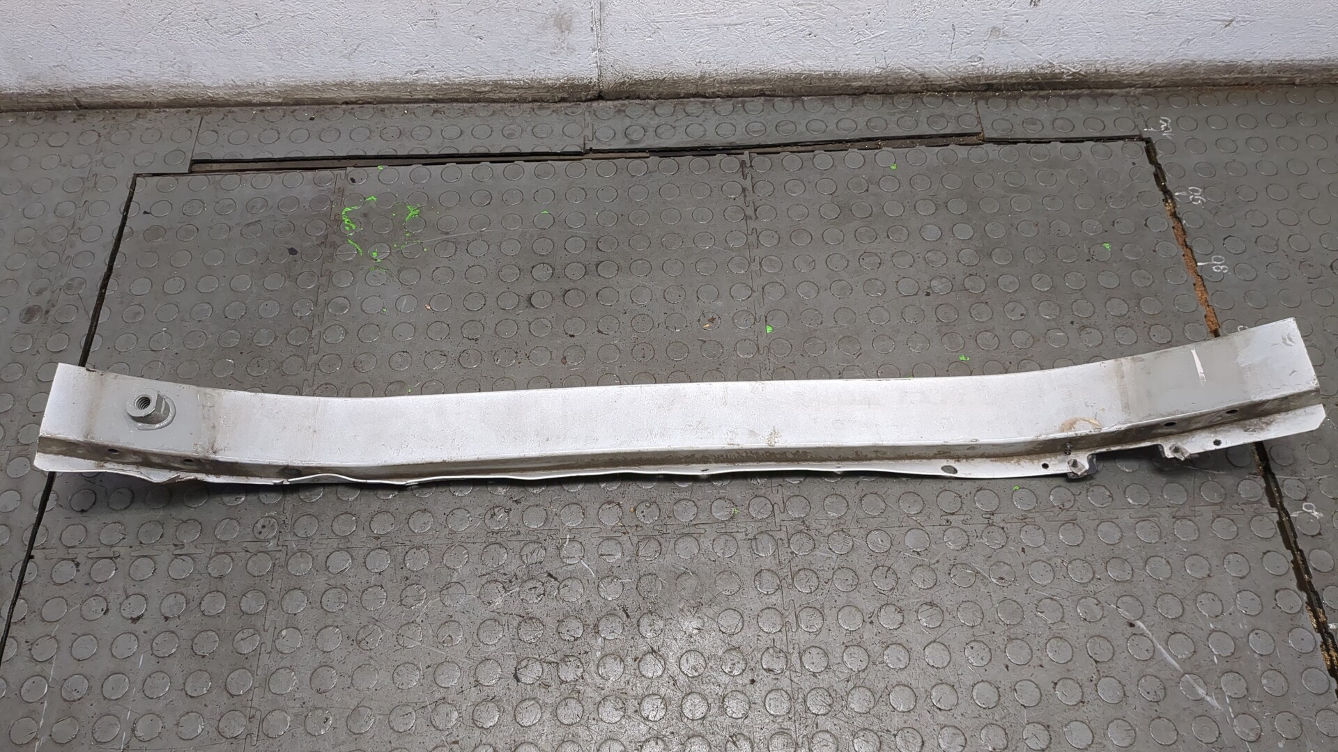 Усилитель переднего бампера