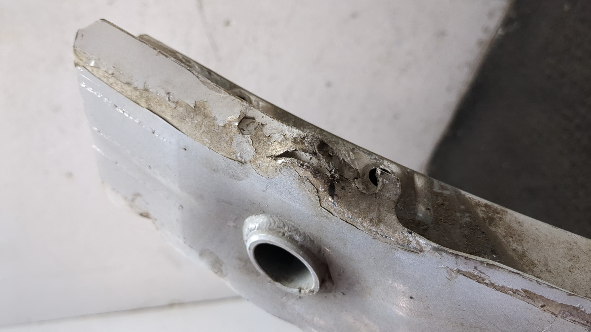 Усилитель переднего бампера