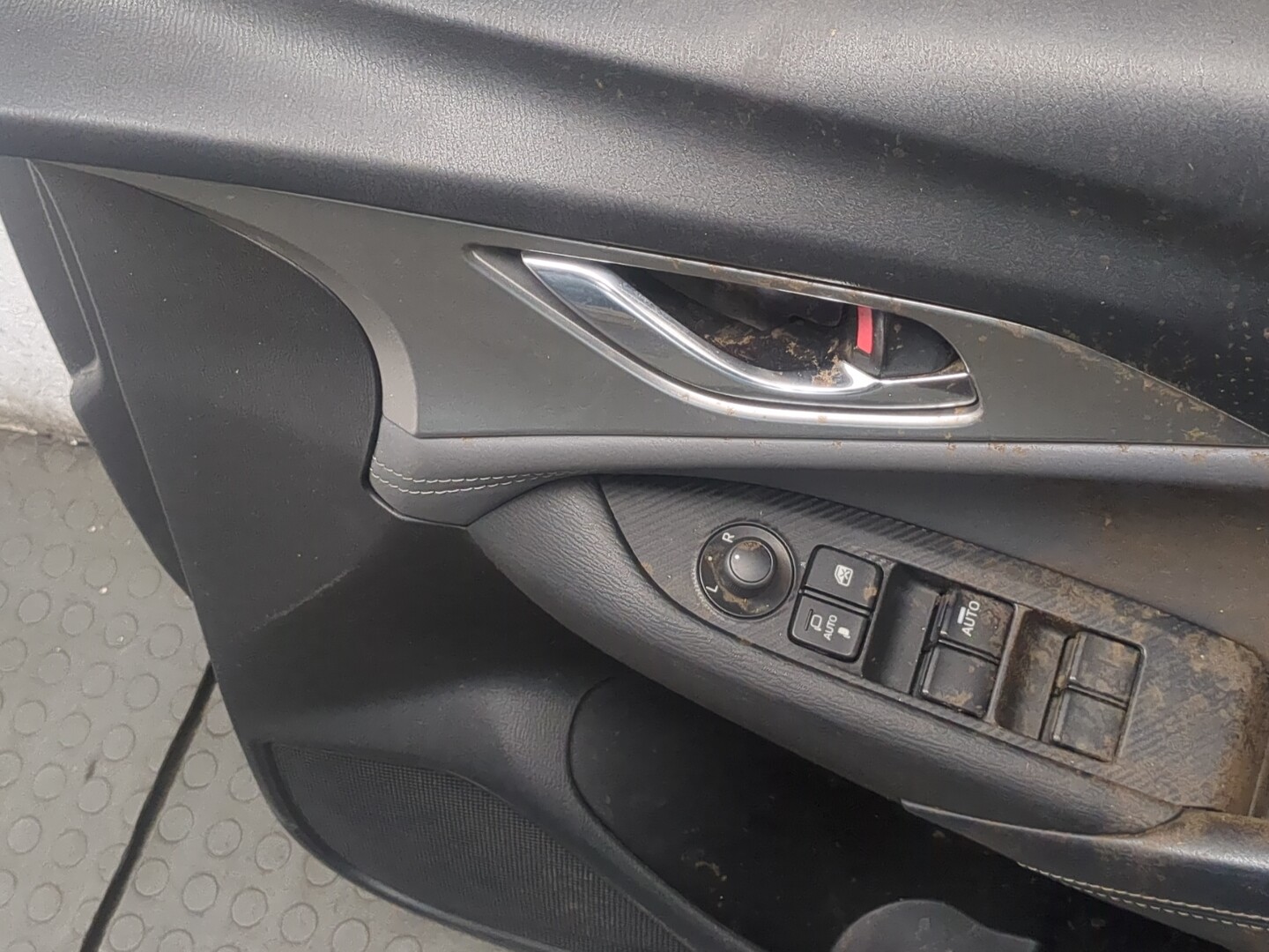 Дверь передняя правая