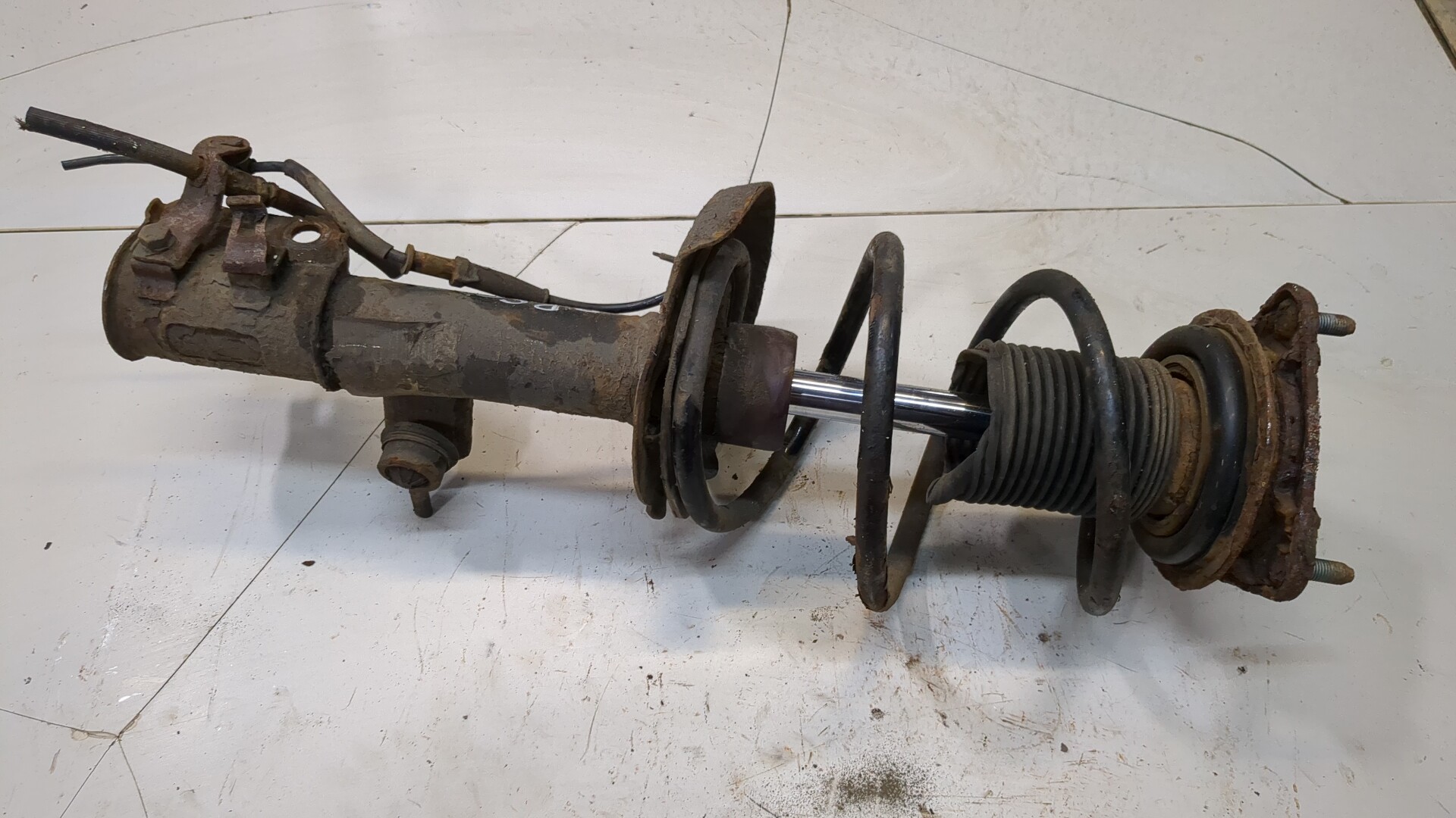 Амортизатор передний правый