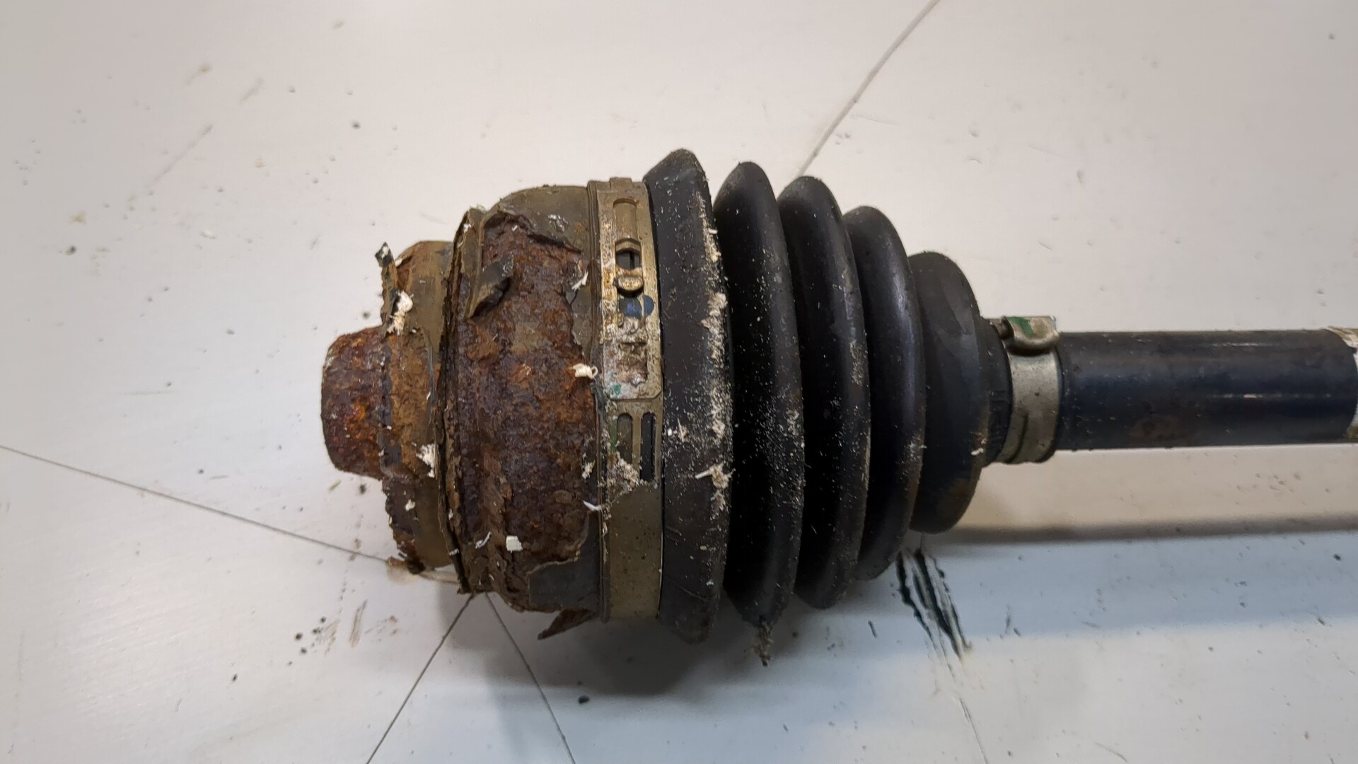 Полуось передняя левая