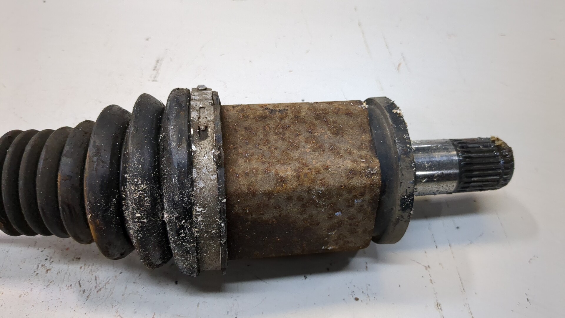 Полуось передняя левая