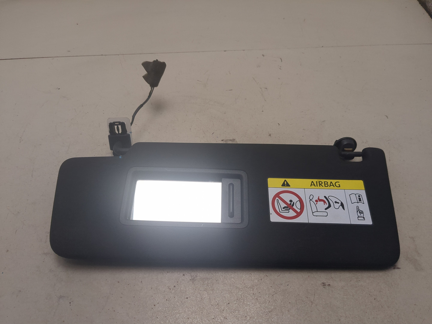 Козырек солнцезащитный