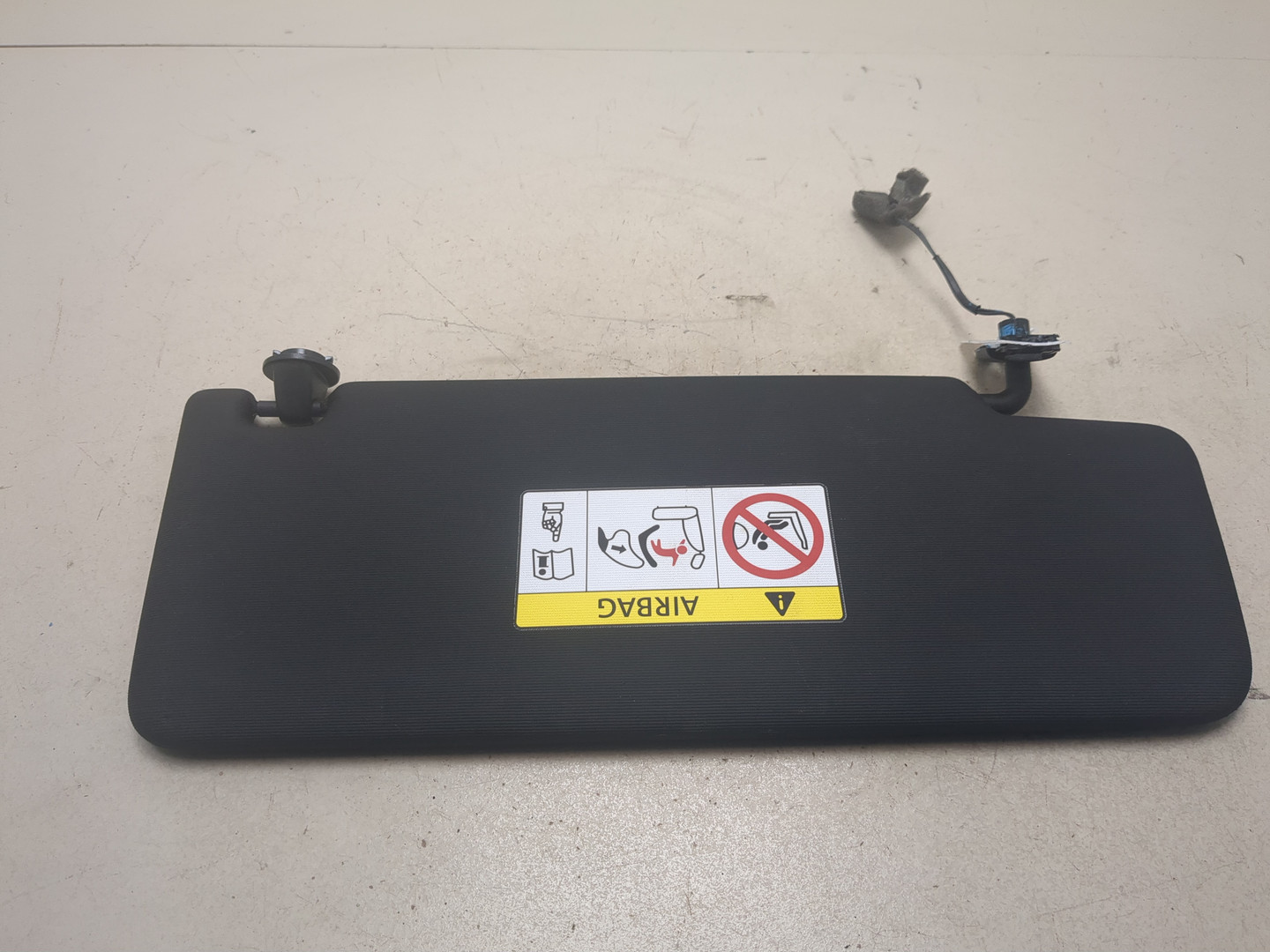 Козырек солнцезащитный