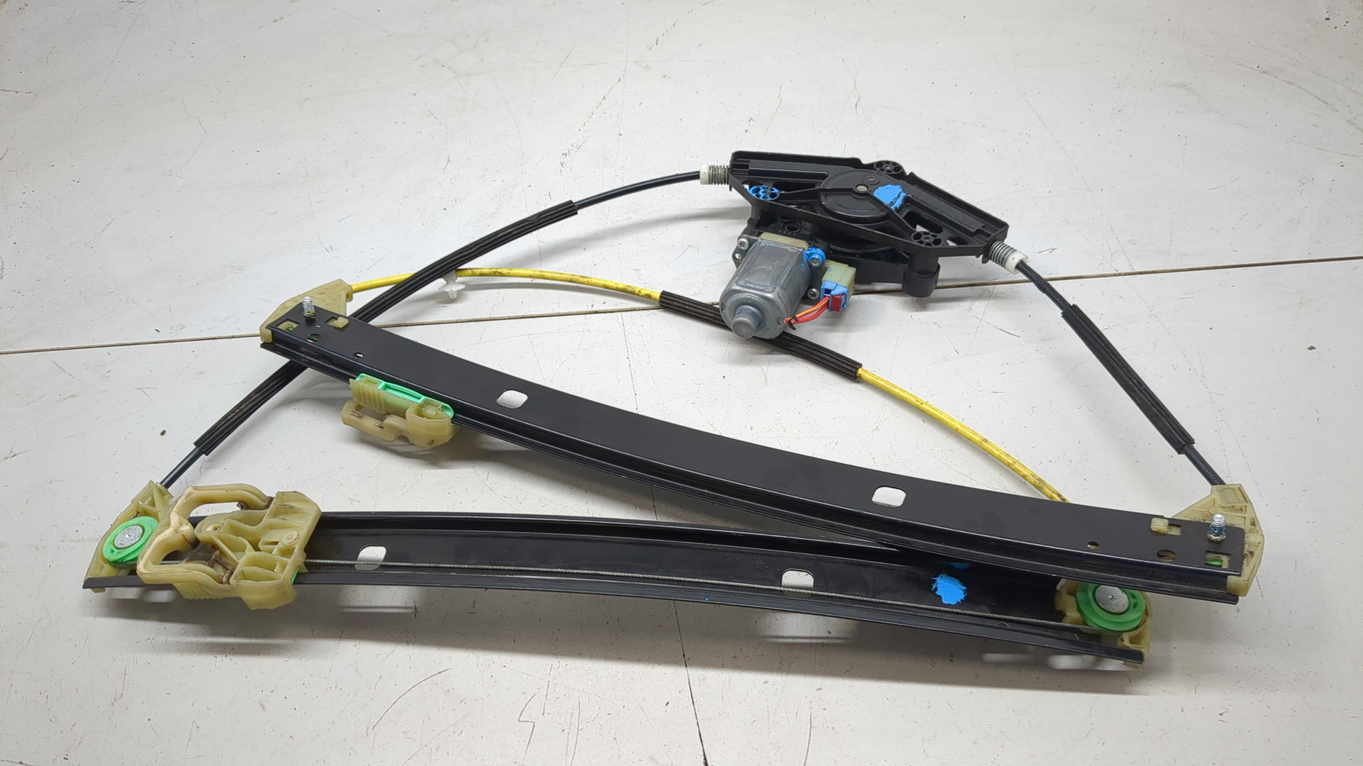 Стеклоподъемник электр. передний правый